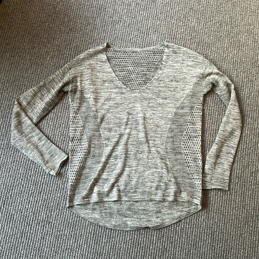 Lululemon Still Movement V-Neck Sweater, Linen Blend, Lt Heather Gray, Size 6*